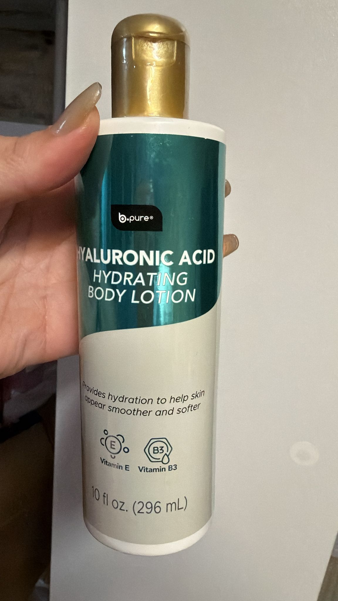 Loción Corporal Hidratante b.pure® con Ácido Hialurónico, Vitamina E y B3 (296ml)