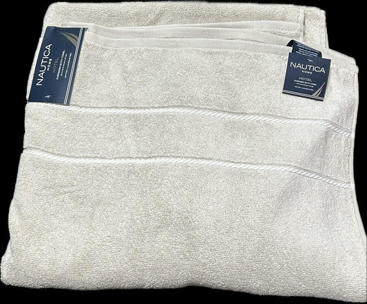 Toalla para baño beige marca Náutica